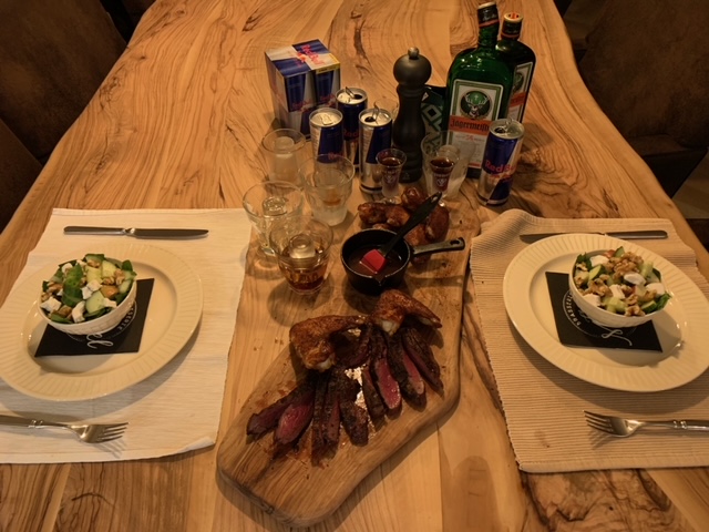 10 Aan tafel.jpeg