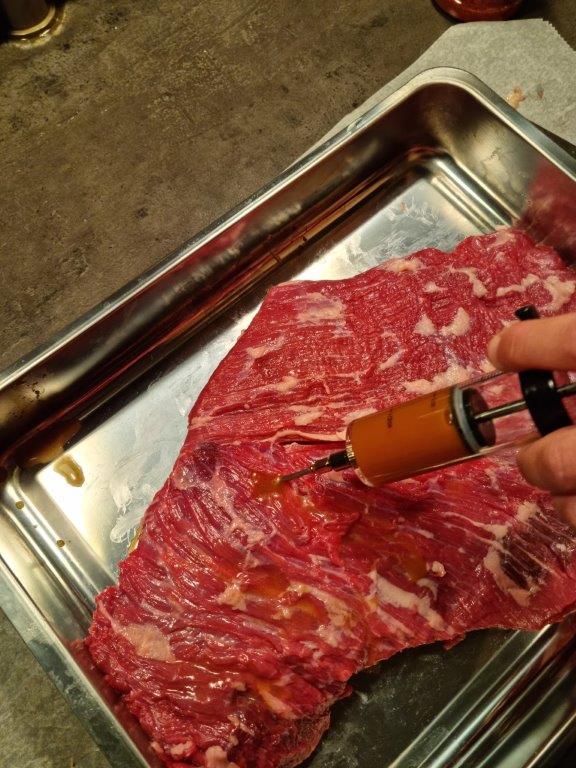3. brisket injecteren 1.jpg