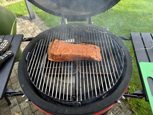 Brisket op Kamado.jpg