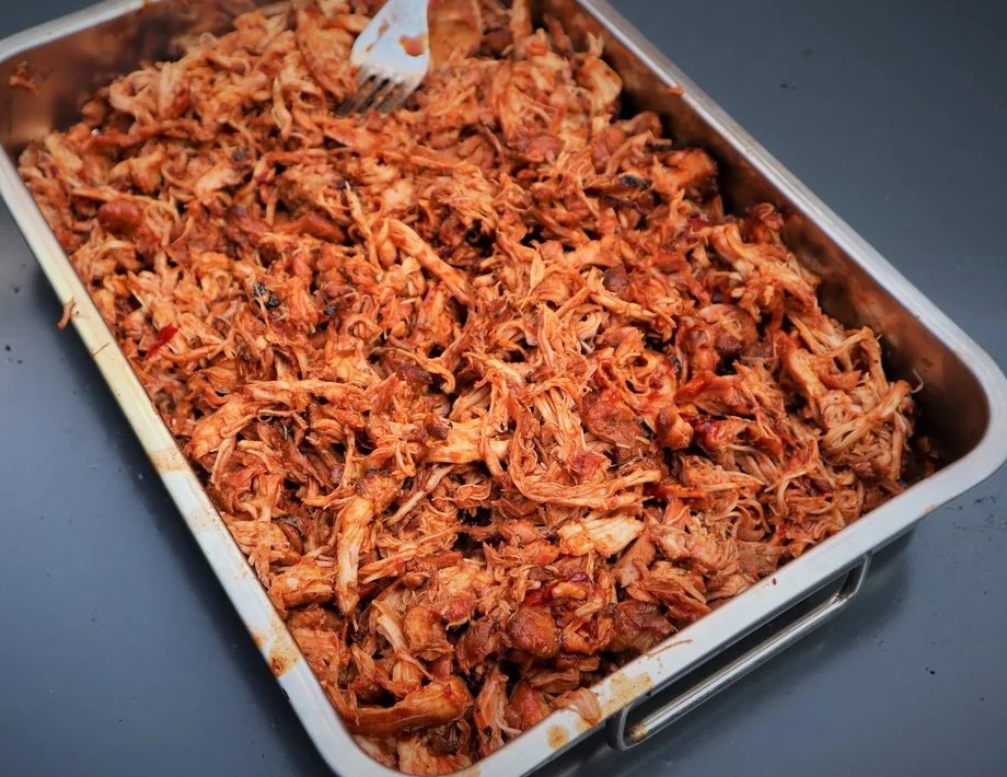 dutch-oven-pulled-chicken-Grill-Guru-recept-05 (2).jpg