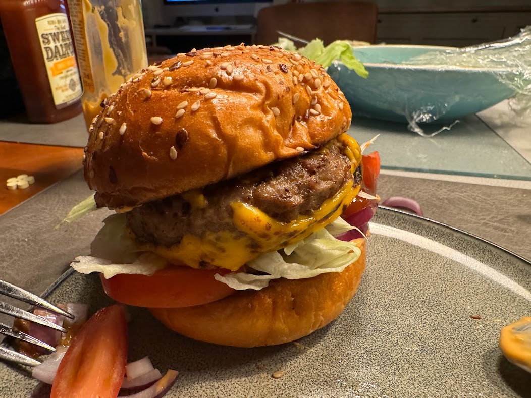 hamburgerbroodje_met_eigen_gemalen_rundsgehakt.jpg