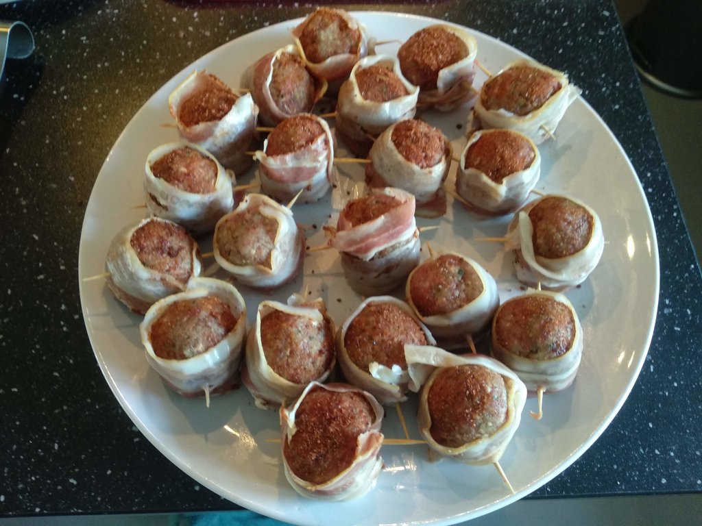 Omwikkelde ballen.jpg