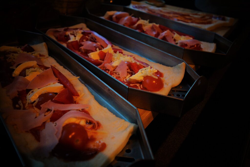 PIZZA AAN SPIT (4).JPG