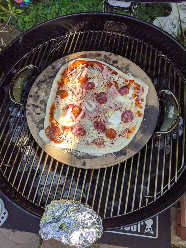 Mooie test, de houtskoolring Weber andersom gebruikt pizza's. | Het BBQ Genootschap