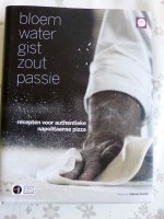bloem-water-gist-zout-passie-pizzaboek-pizzarecepten-1-768x1024.jpg